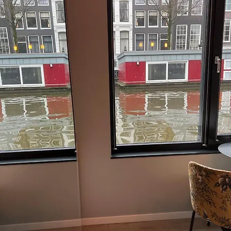 2 Houseboat Prinsengracht Bed and breakfast 3*