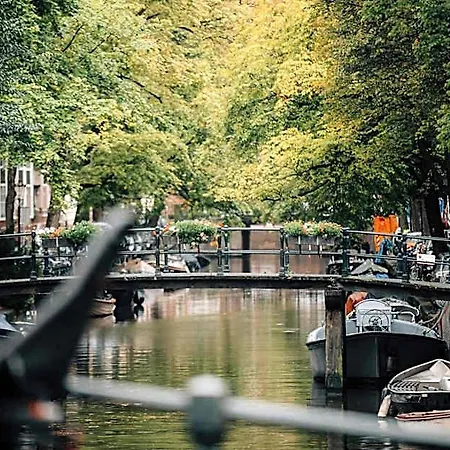 2 Houseboat Prinsengracht Bed & Breakfast 3*
