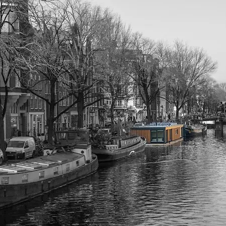 2 Houseboat Prinsengracht Bed & Breakfast 3*