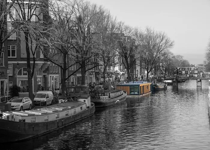 2 Houseboat Prinsengracht Bed and breakfast 3*