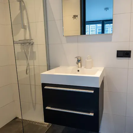 2 Houseboat Prinsengracht Bed & Breakfast 3*