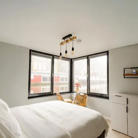 2 Houseboat Prinsengracht Bed & Breakfast 3*